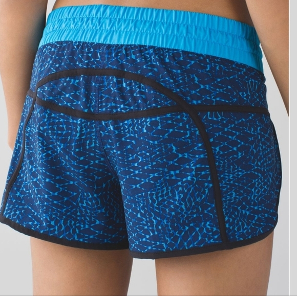 Lululemon Tracker Shorts III “4" In Samba Snake Kayak Blue Hero Size 6 - Picture 7 of 9